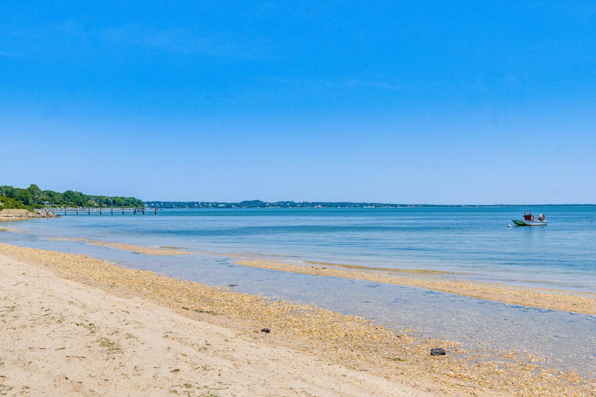 Distinctive Hamptons Home With Pool Near Bay, Ocean Hampton Bays Esterno foto