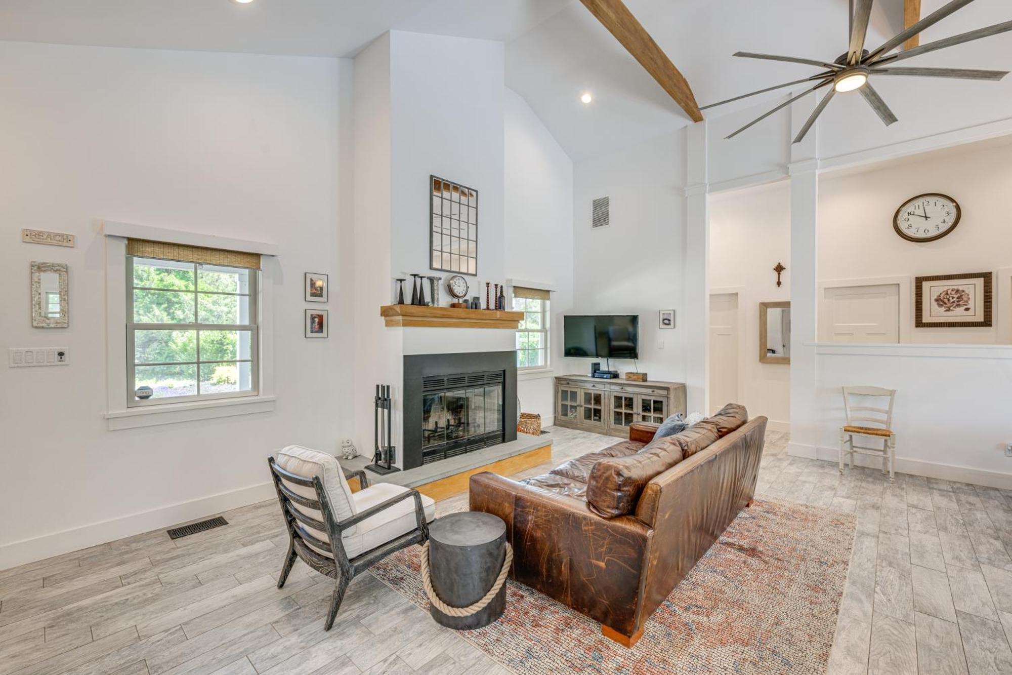 Distinctive Hamptons Home With Pool Near Bay, Ocean Hampton Bays Esterno foto