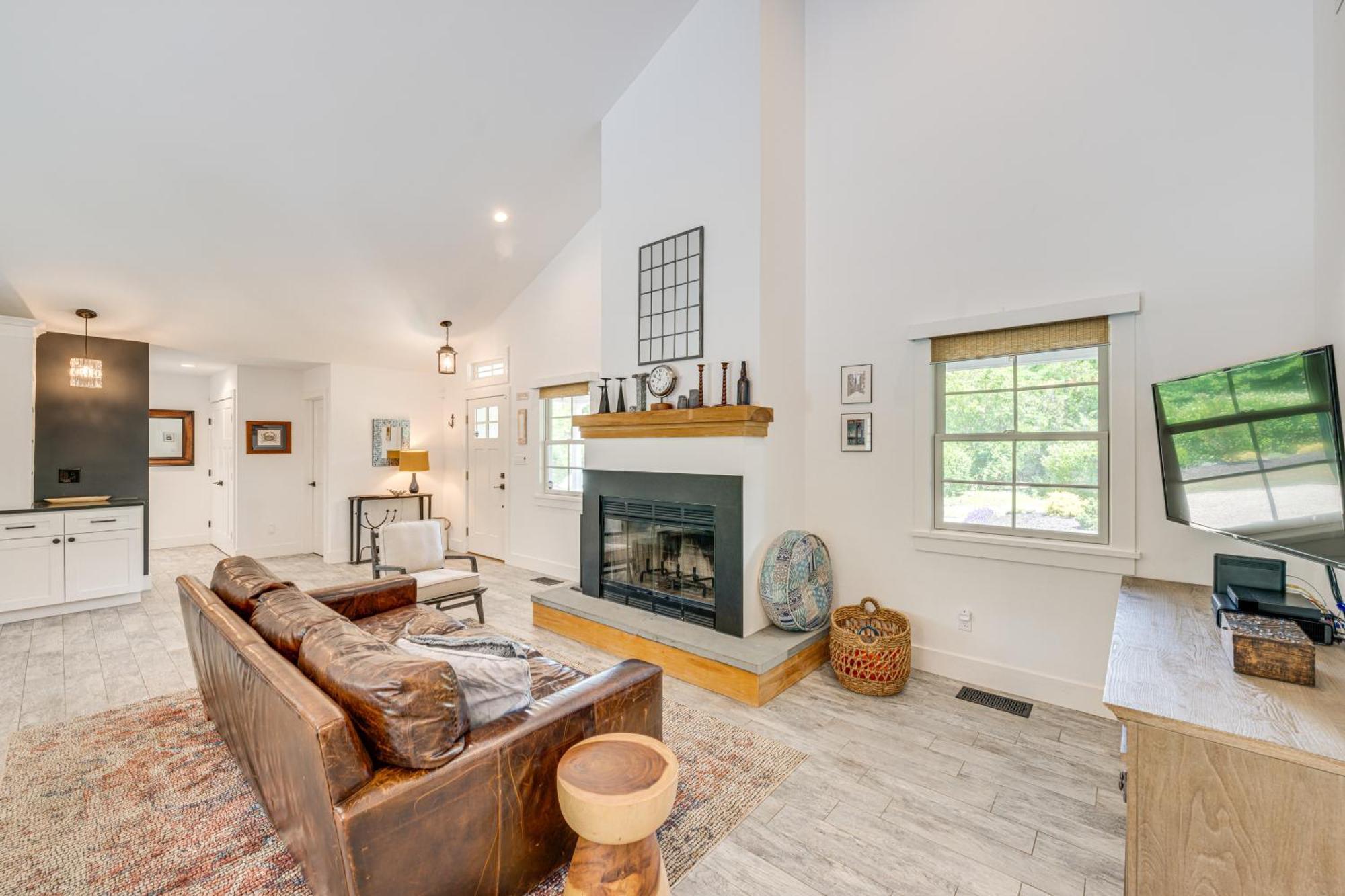 Distinctive Hamptons Home With Pool Near Bay, Ocean Hampton Bays Esterno foto